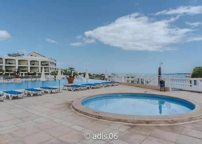 Un De Charme Vue & Piscine D'exception Apartman *