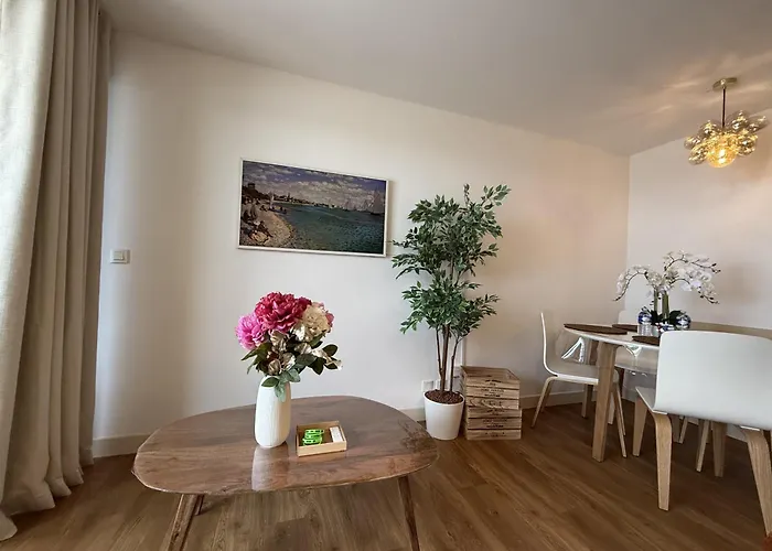 Un De Charme Vue & Piscine D'exception Apartman *