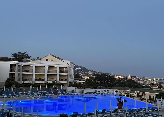 Un De Charme Vue & Piscine D'exception * Cannes