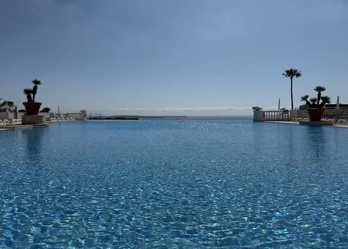 Un De Charme Vue & Piscine D'exception *